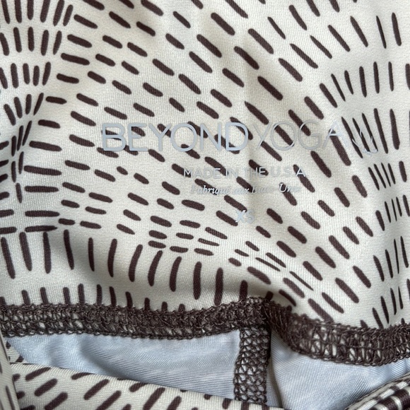 Beyond Yoga Lux Midi Leggings in Etched Fan - Picture 12 of 12